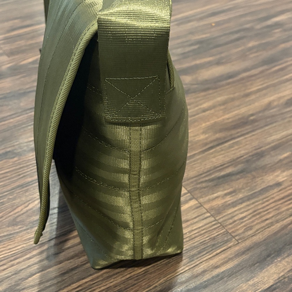 NWT- Harveys Forest Green Men’s Messenger Bag - Picture 4 of 11